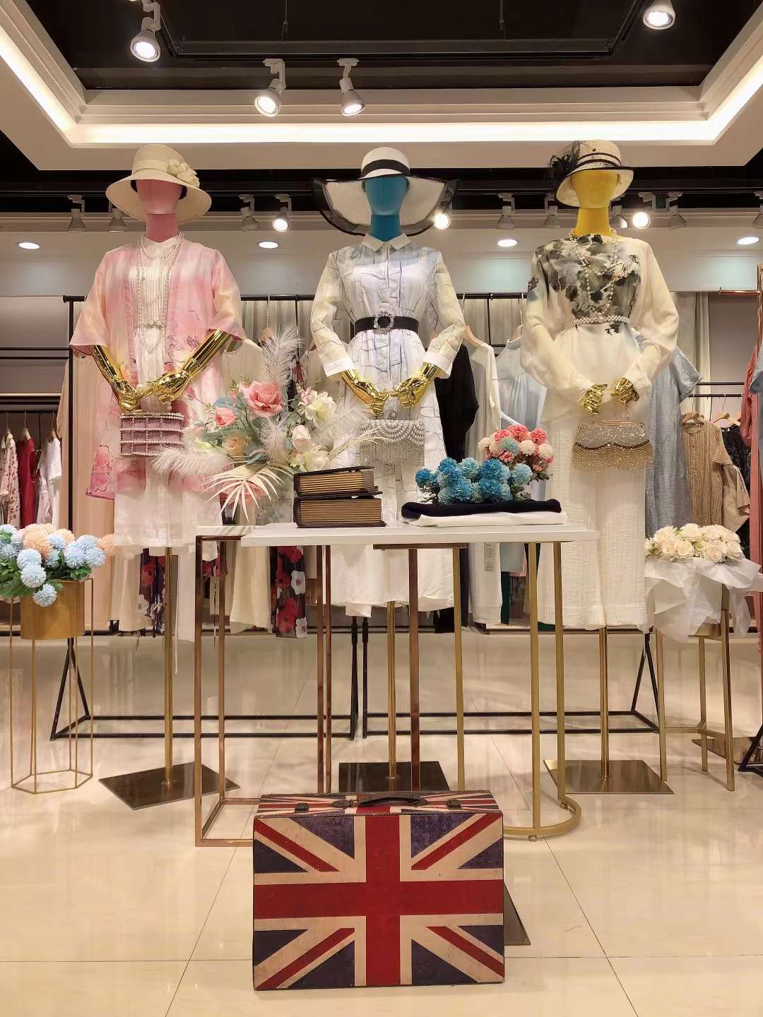 三淼2022夏品牌女装折扣库存尾货一手货源批发  女装尾货批发  女装库存尾货批发