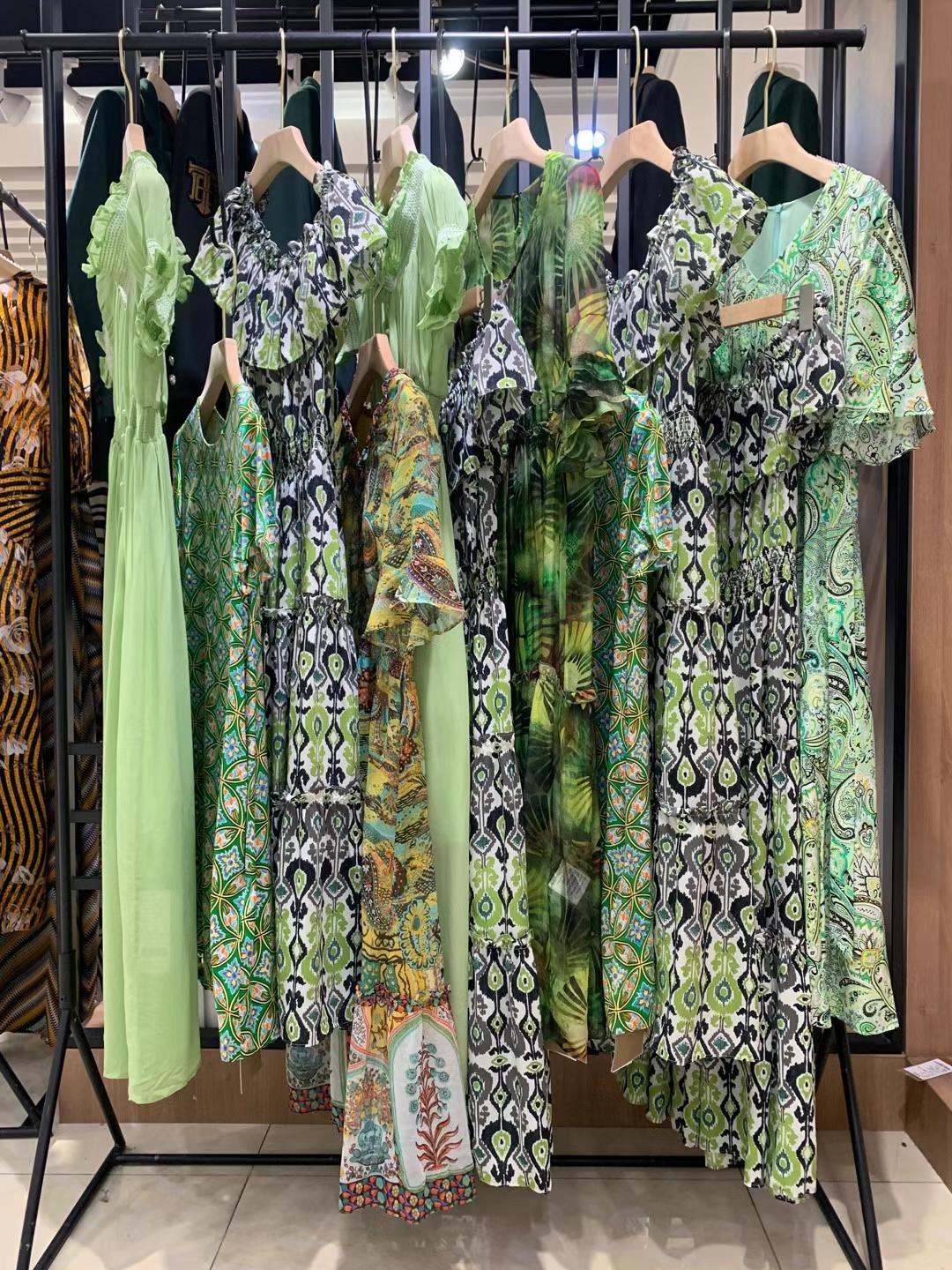 品牌香草集2022夏品牌折扣女装库存尾货打包批发  女装折扣  女装尾货批发  女装库存尾货批发