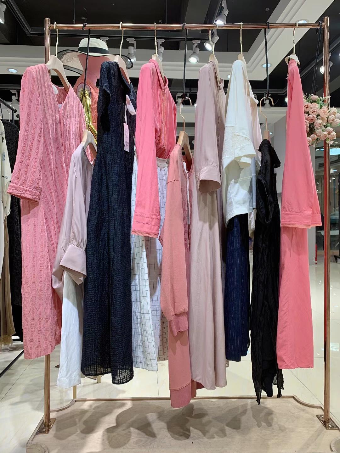 品牌注释2022春夏品牌折扣女装尾货库存一手货源批发  女装折扣  女装尾货批发  女装库存尾货批发