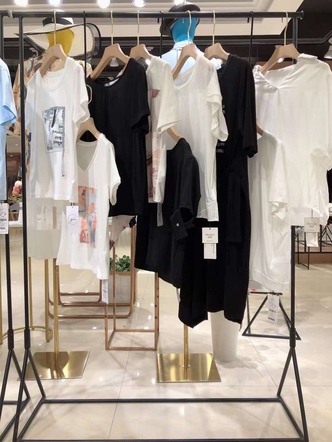 时尚女装车轱辘2022夏品牌折扣女装尾货批发批发  女装折扣  女装库存尾货批发
