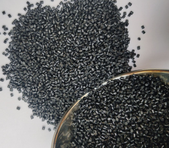 PVC黑色注塑插头颗粒料专注PVC生产厂家通用塑料