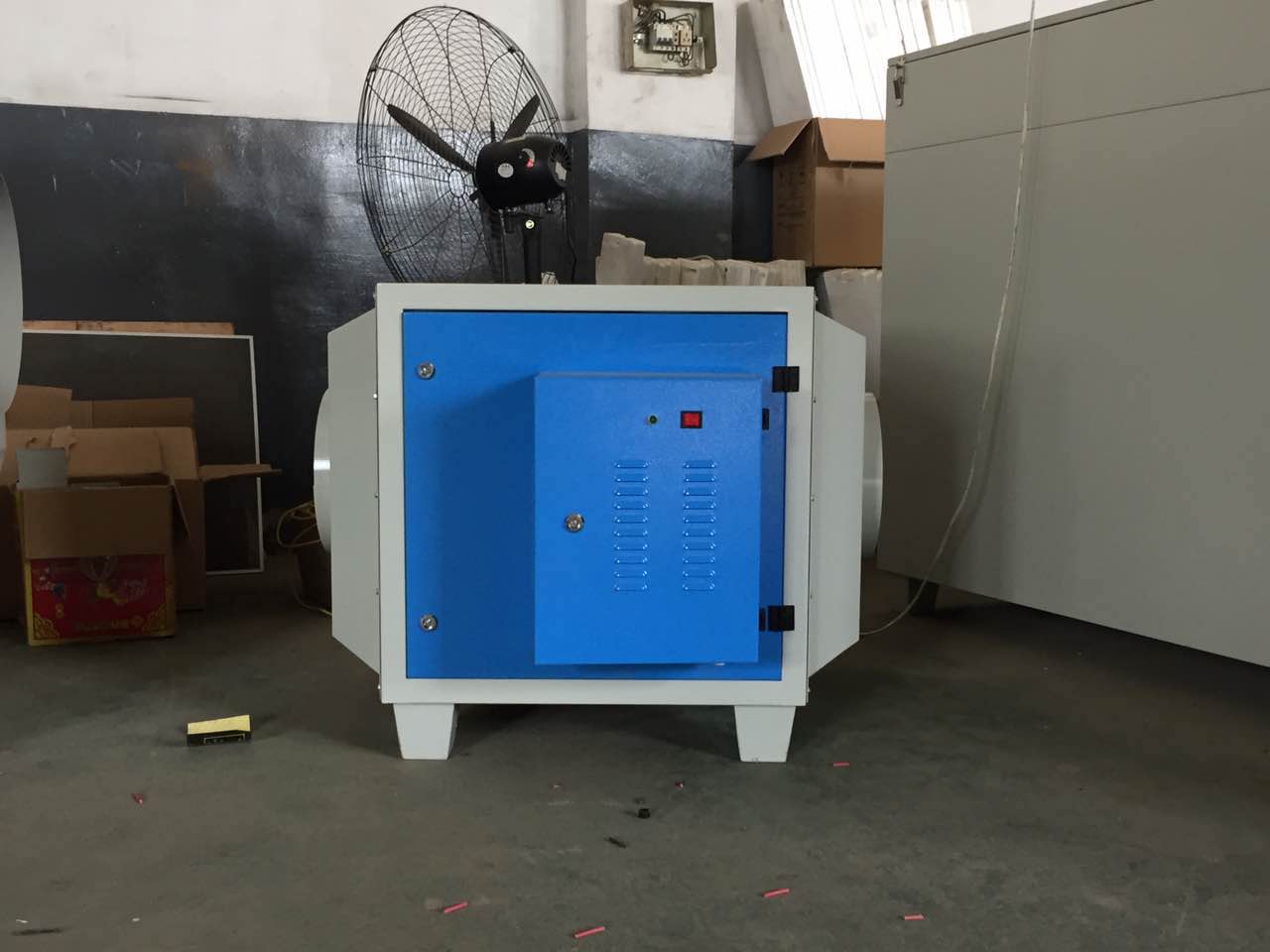 离心风机  纯铜电机  镀锌机身  降噪消音网