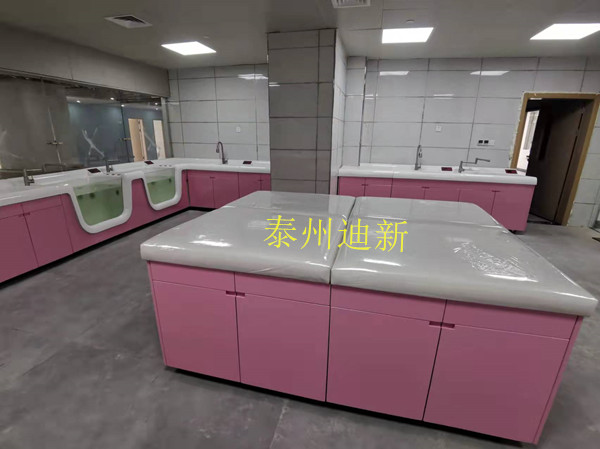 婴儿洗浴设备母婴馆宝宝独立洗礼泡澡缸护理软包台设计