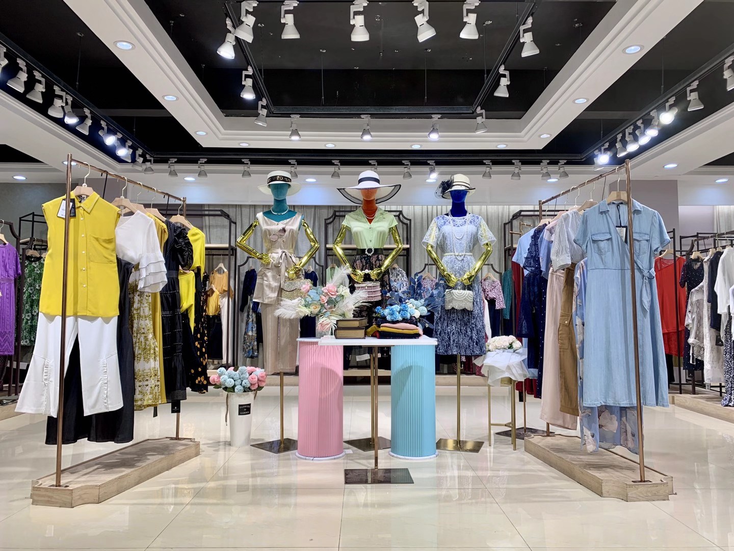 知名品牌西娜维思22夏品牌女装折扣店尾货货源批发  女装尾货批发  女装库存尾货批发