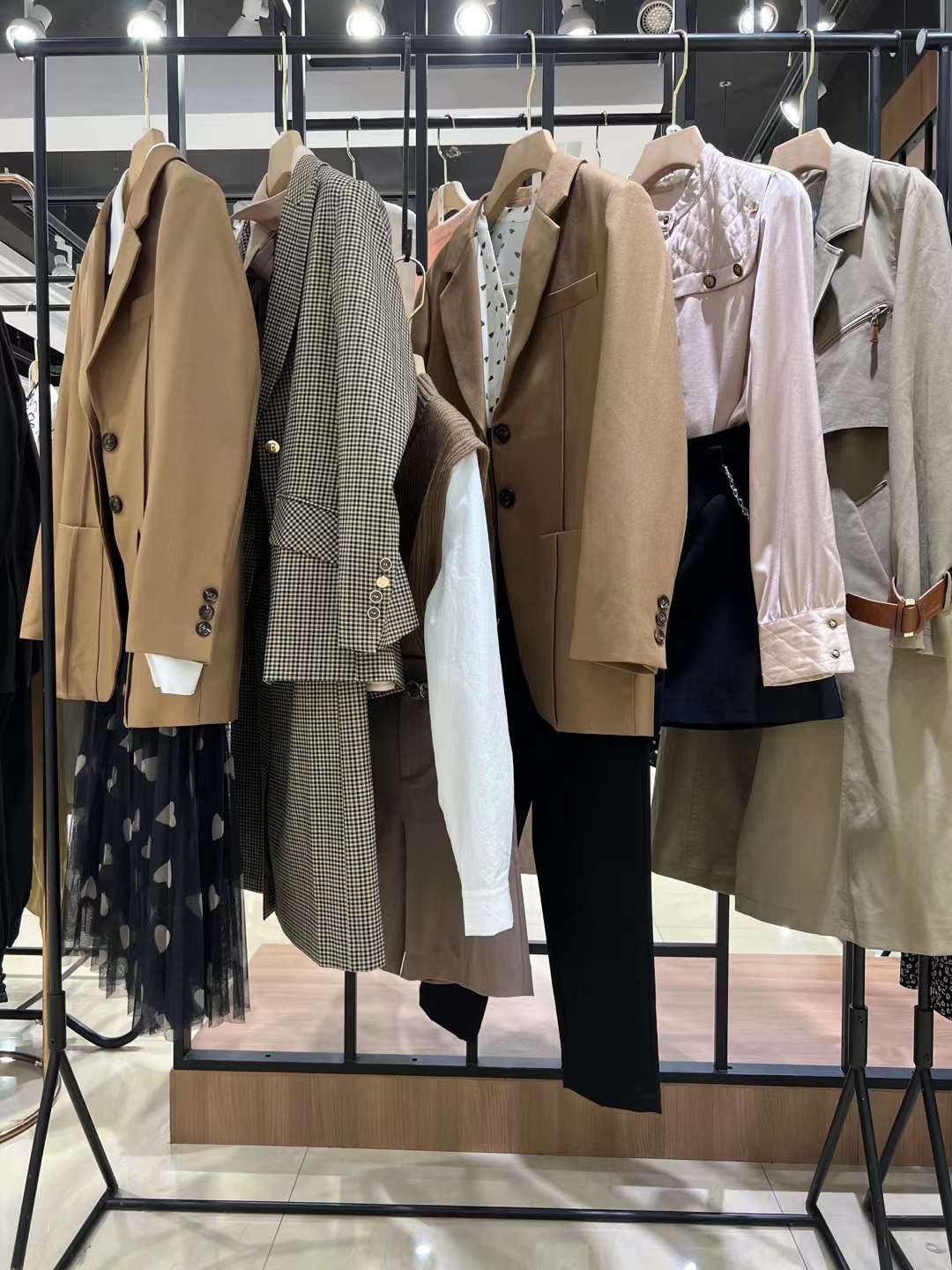 广州高端品牌恩瑞妮22夏精品女装折扣店尾货打包走份  女装尾货批发  女装库存尾货批发