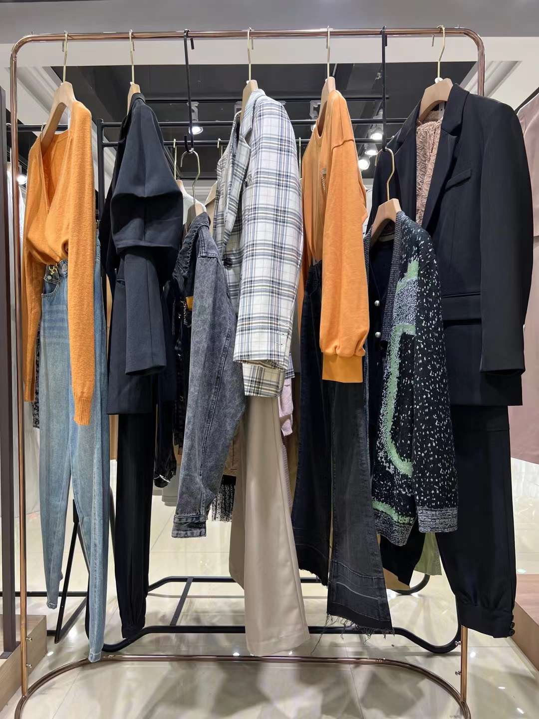 广州高端品牌恩瑞妮22夏精品女装折扣店尾货打包走份  女装尾货批发  女装库存尾货批发