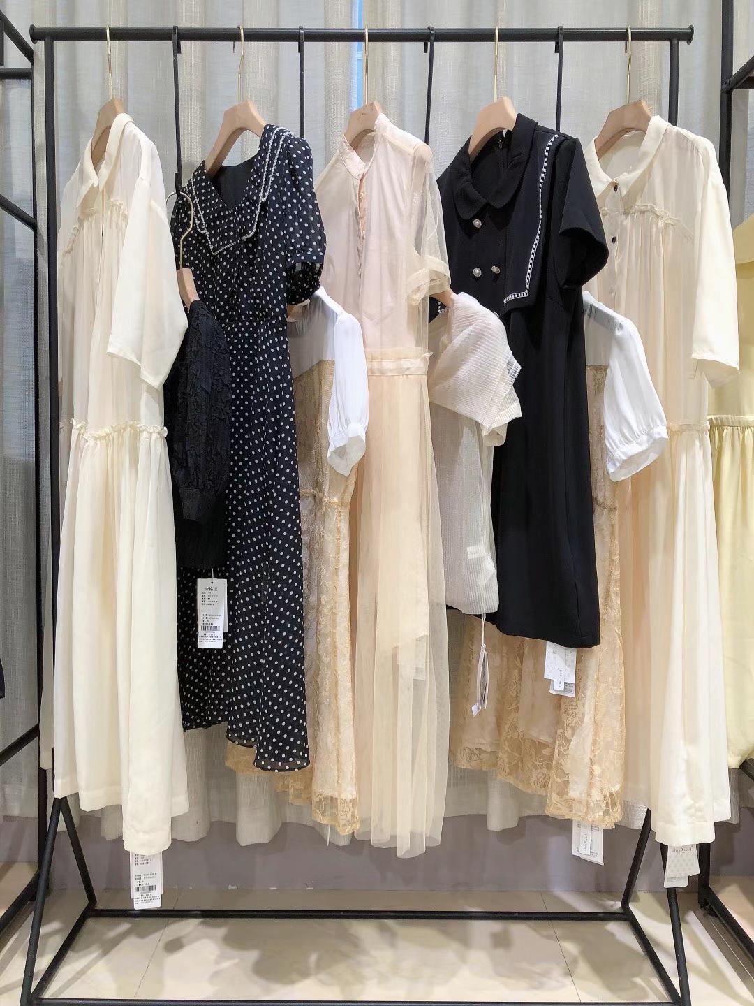 香纳儿2022春剪标品牌折扣女装尾货清仓打包走份  女装折扣  女装尾货批发  女装库存尾货批发