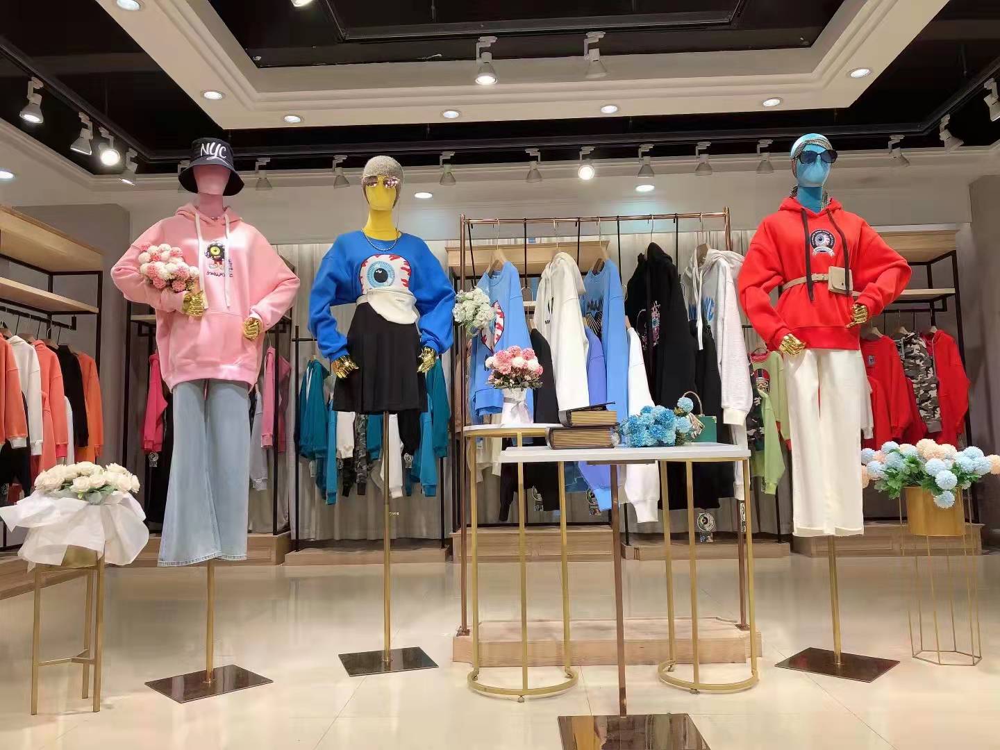 高端品牌大眼球22冬国内知名女装折扣尾货库存批发  女装尾货批发  女装库存尾货批发