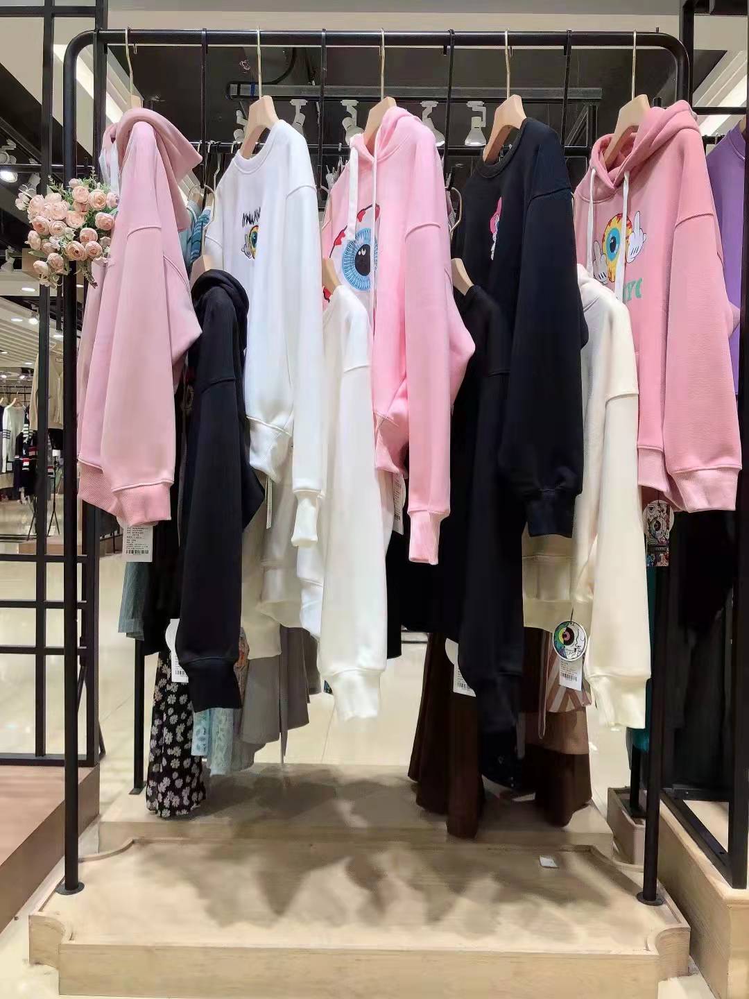 高端品牌大眼球22冬国内知名女装折扣尾货库存批发  女装尾货批发  女装库存尾货批发