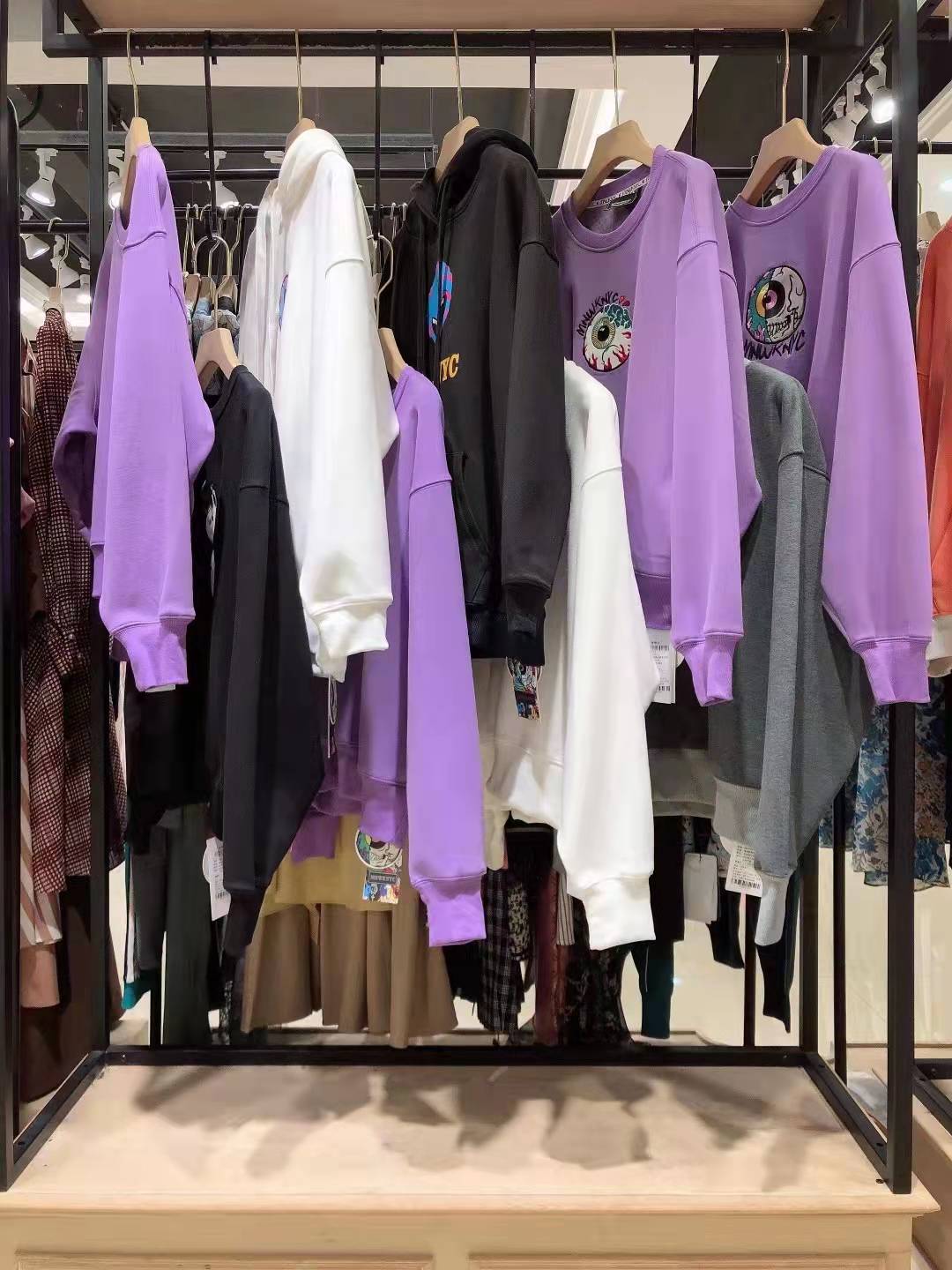 高端品牌大眼球22冬国内知名女装折扣尾货库存批发  女装尾货批发  女装库存尾货批发