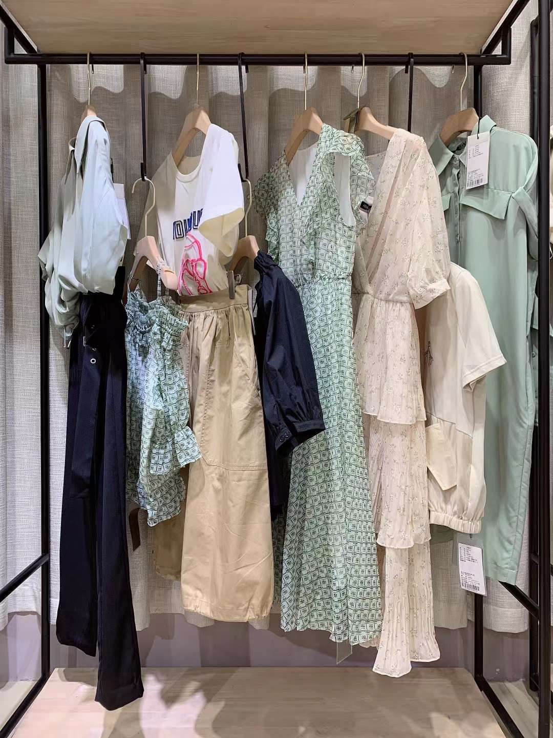 时尚简约品牌凯恩22夏专柜下架女装折扣尾货库存批发  女装尾货批发  女装库存尾货批发