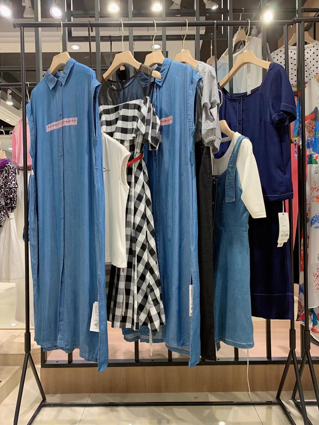 品牌金粉名裳2022夏品牌女装折扣尾货库存批发货源  女装尾货批发  女装库存尾货批发