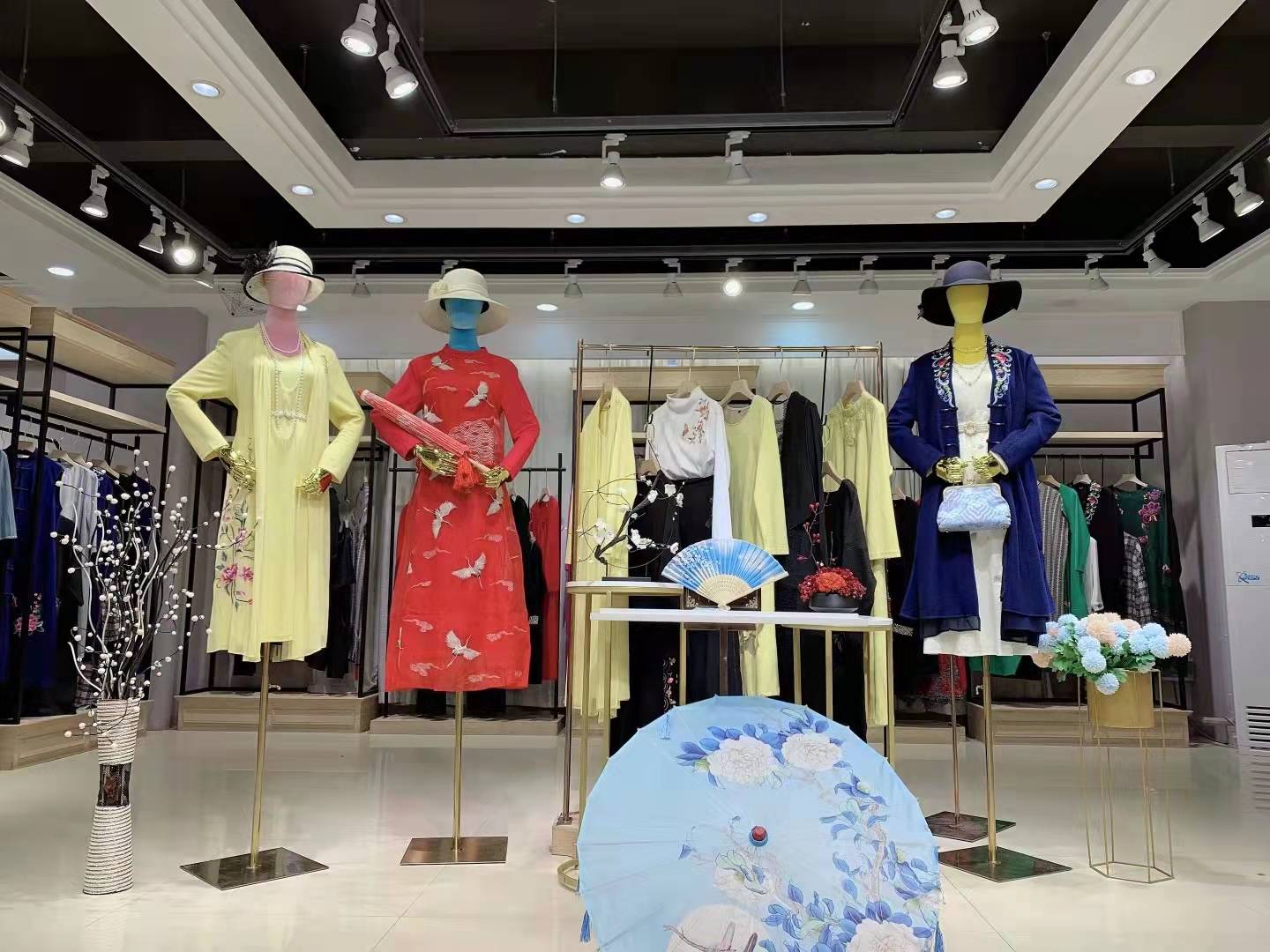 设计师品牌袚薈2022品牌折扣女装直播货源走份批发  女装折扣  女装尾货批发  女装库存尾货批发