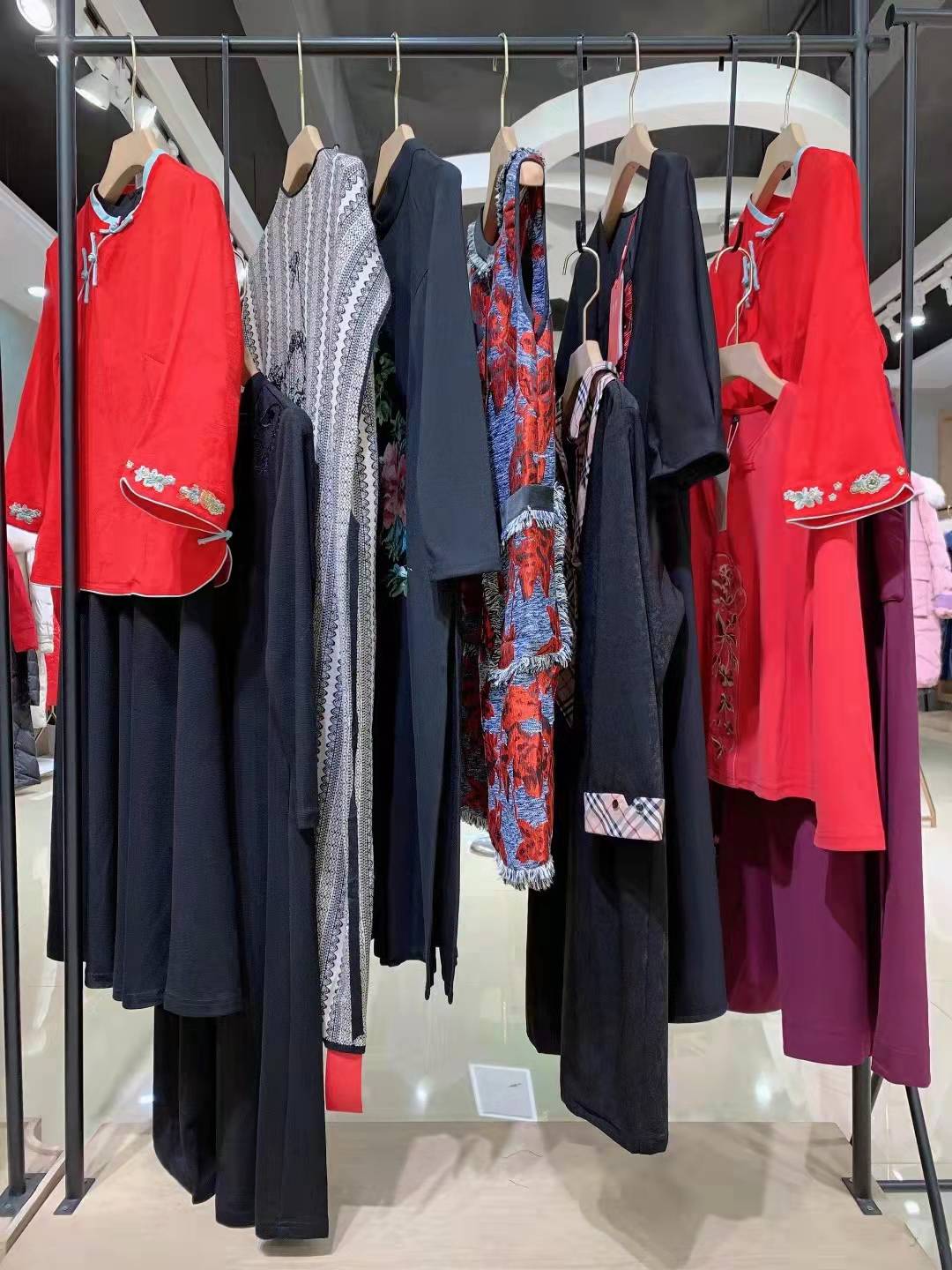 设计师品牌袚薈2022品牌折扣女装直播货源走份批发  女装折扣  女装尾货批发  女装库存尾货批发