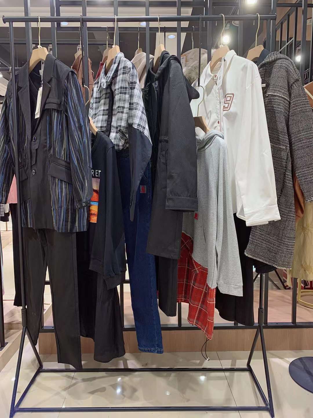 一二线品牌布卡拉2022品牌女装折扣尾货实体进货渠道  女装尾货批发  女装库存尾货批发