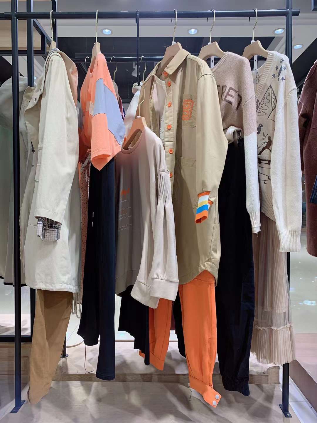 一二线品牌布卡拉2022品牌女装折扣尾货实体进货渠道  女装尾货批发  女装库存尾货批发