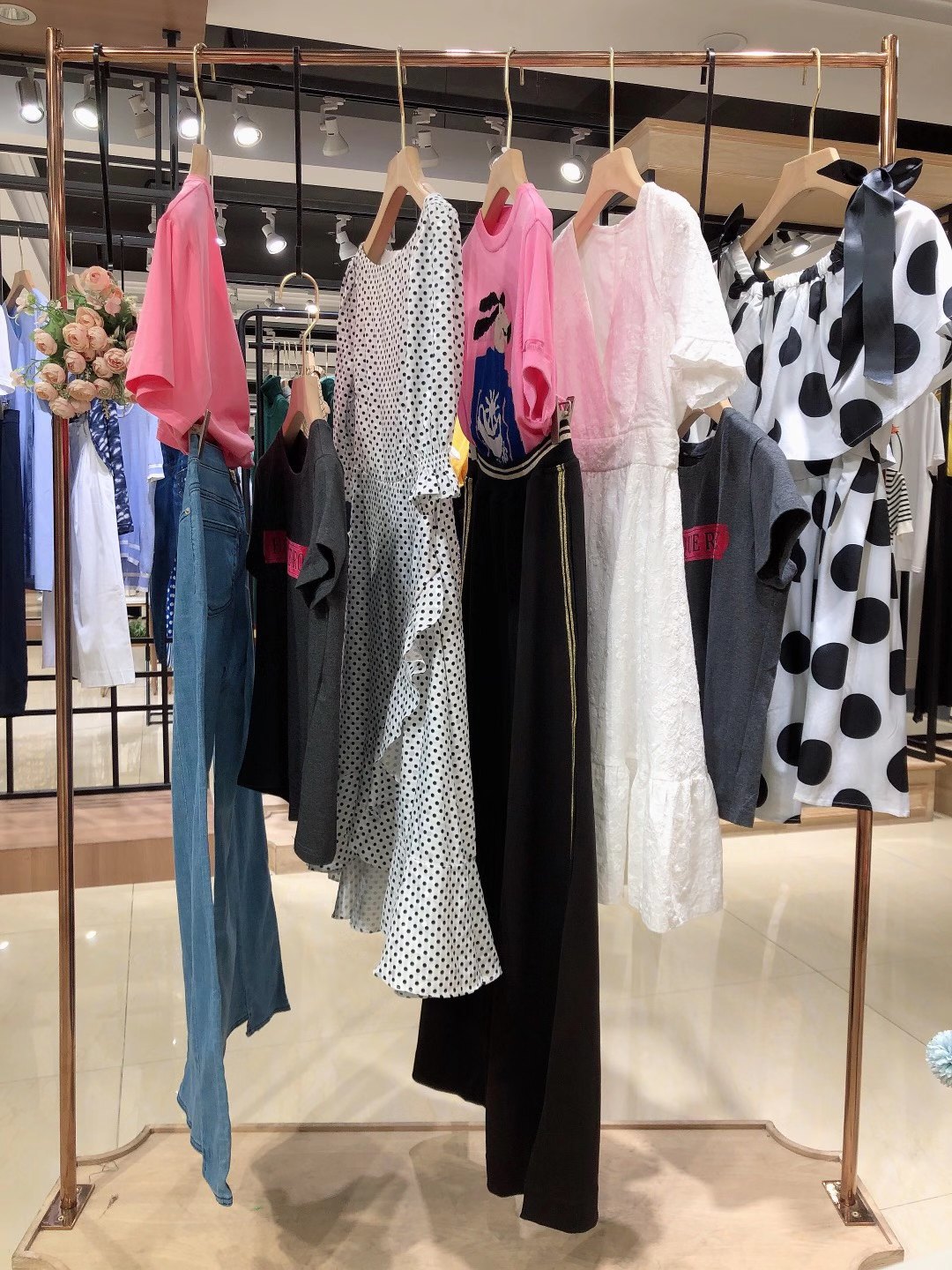 过季品牌歌锦2022夏精品女装折扣库存尾货市场  女装尾货批发  女装库存尾货批发