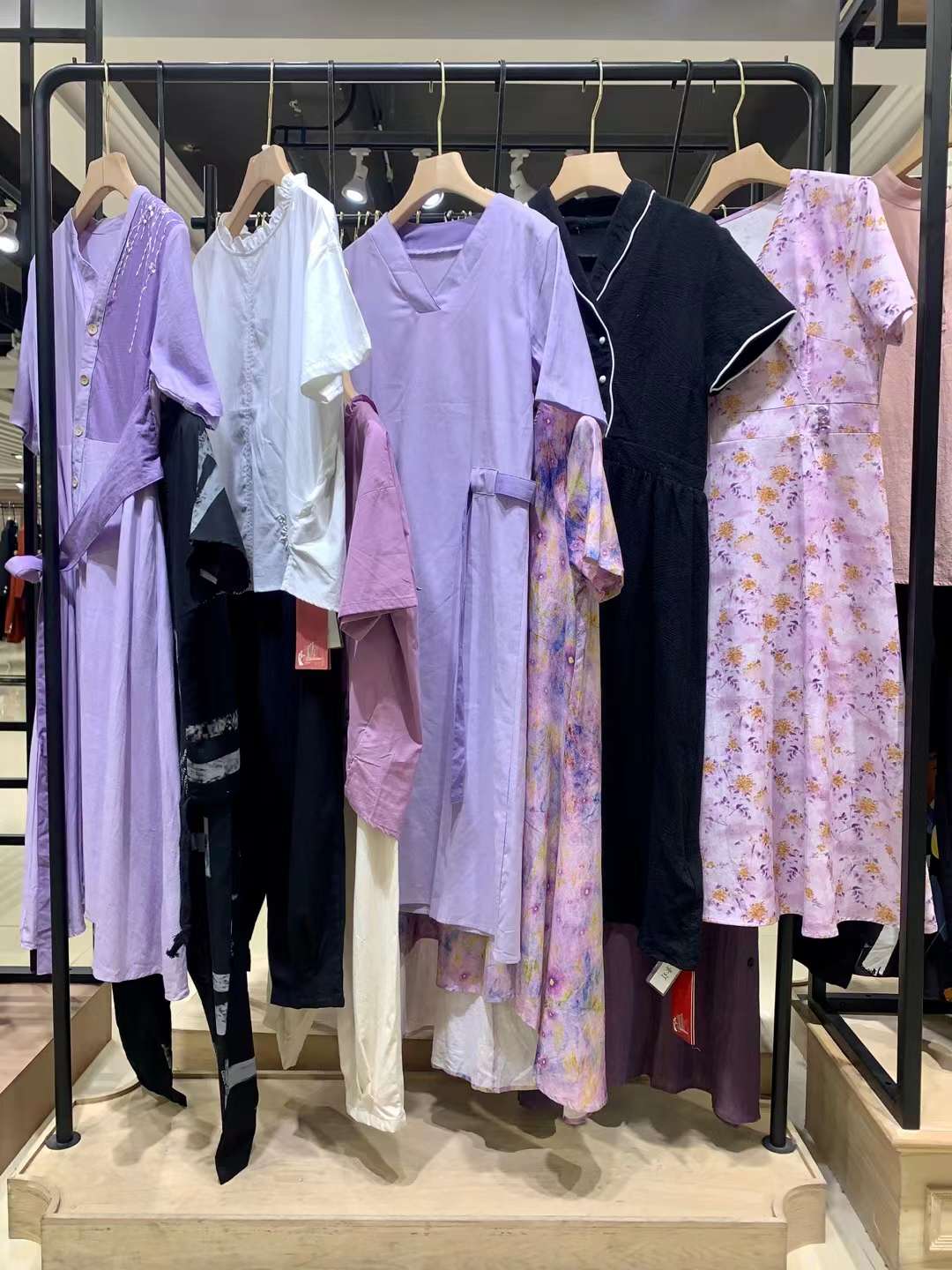 高端品牌素订2022夏品牌女装折扣实体进货货源供应商  女装尾货批发  女装库存尾货批发