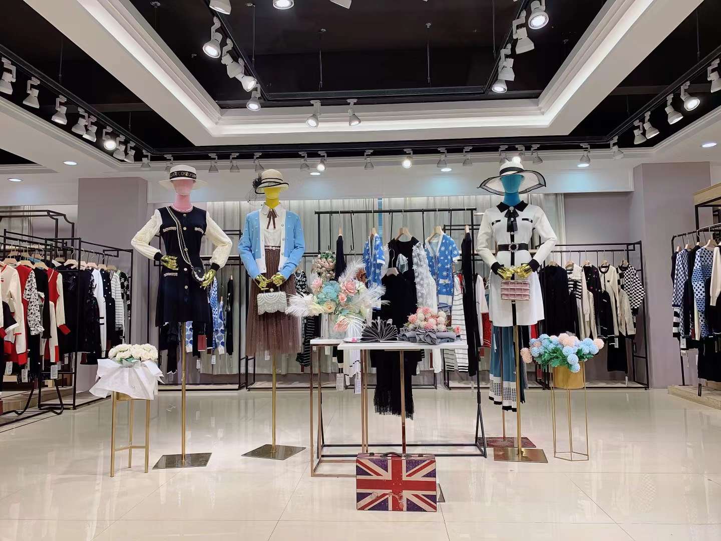 深圳品牌宝姿2022品牌女装折扣尾货货源电商进货渠道  女装尾货批发  女装库存尾货批发