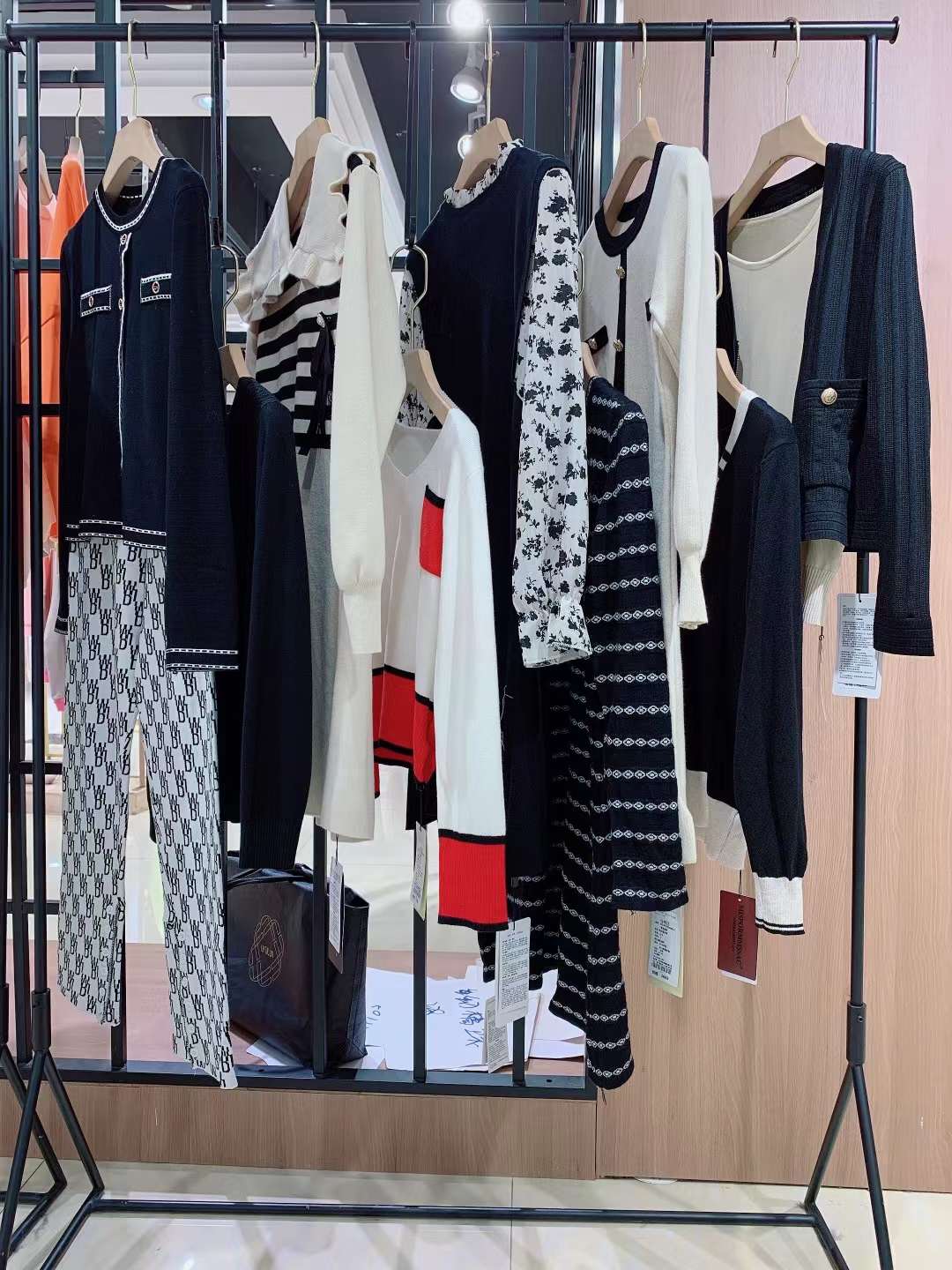 深圳品牌宝姿2022品牌女装折扣尾货货源电商进货渠道  女装尾货批发  女装库存尾货批发
