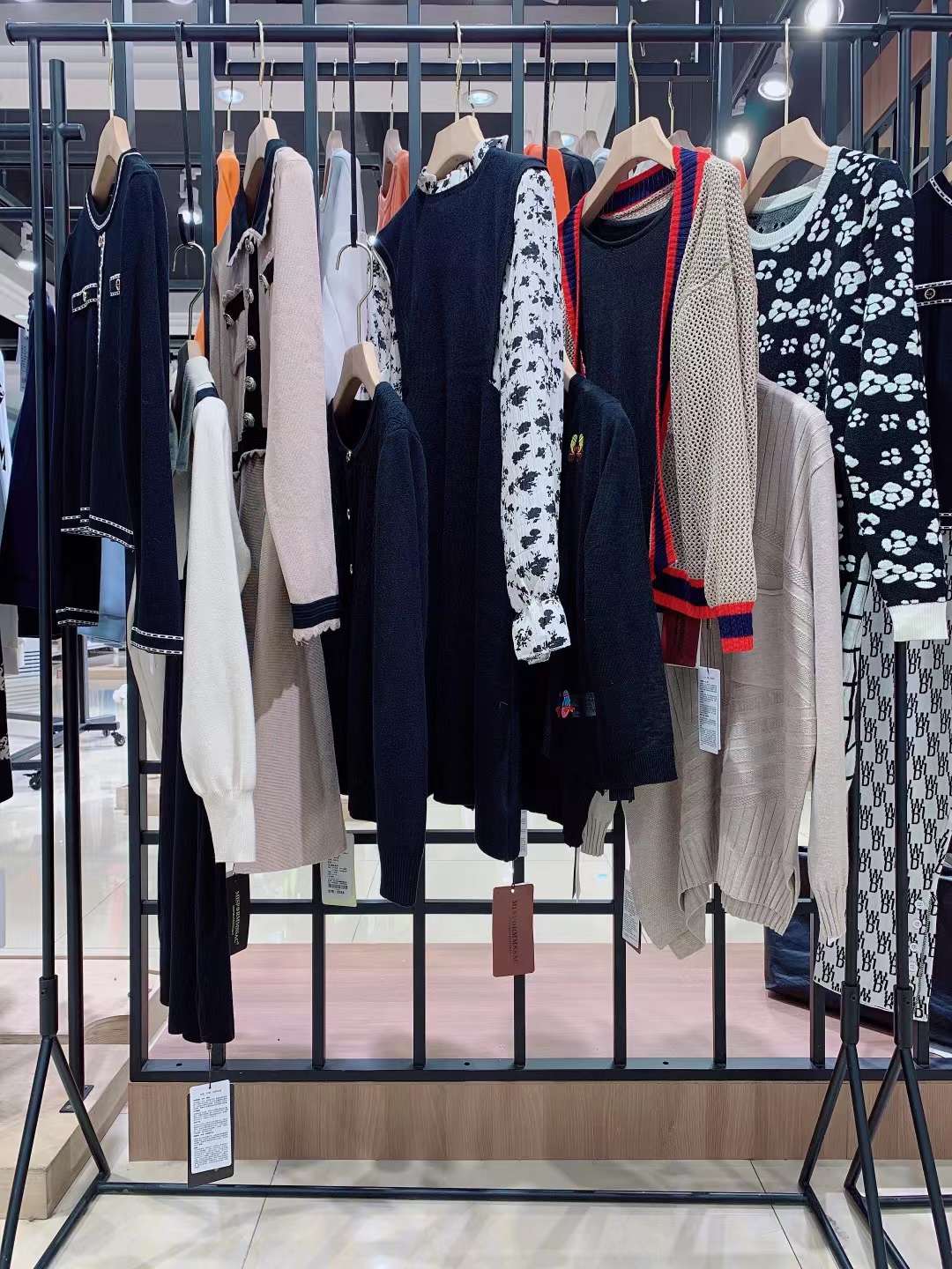 深圳品牌宝姿2022品牌女装折扣尾货货源电商进货渠道  女装尾货批发  女装库存尾货批发