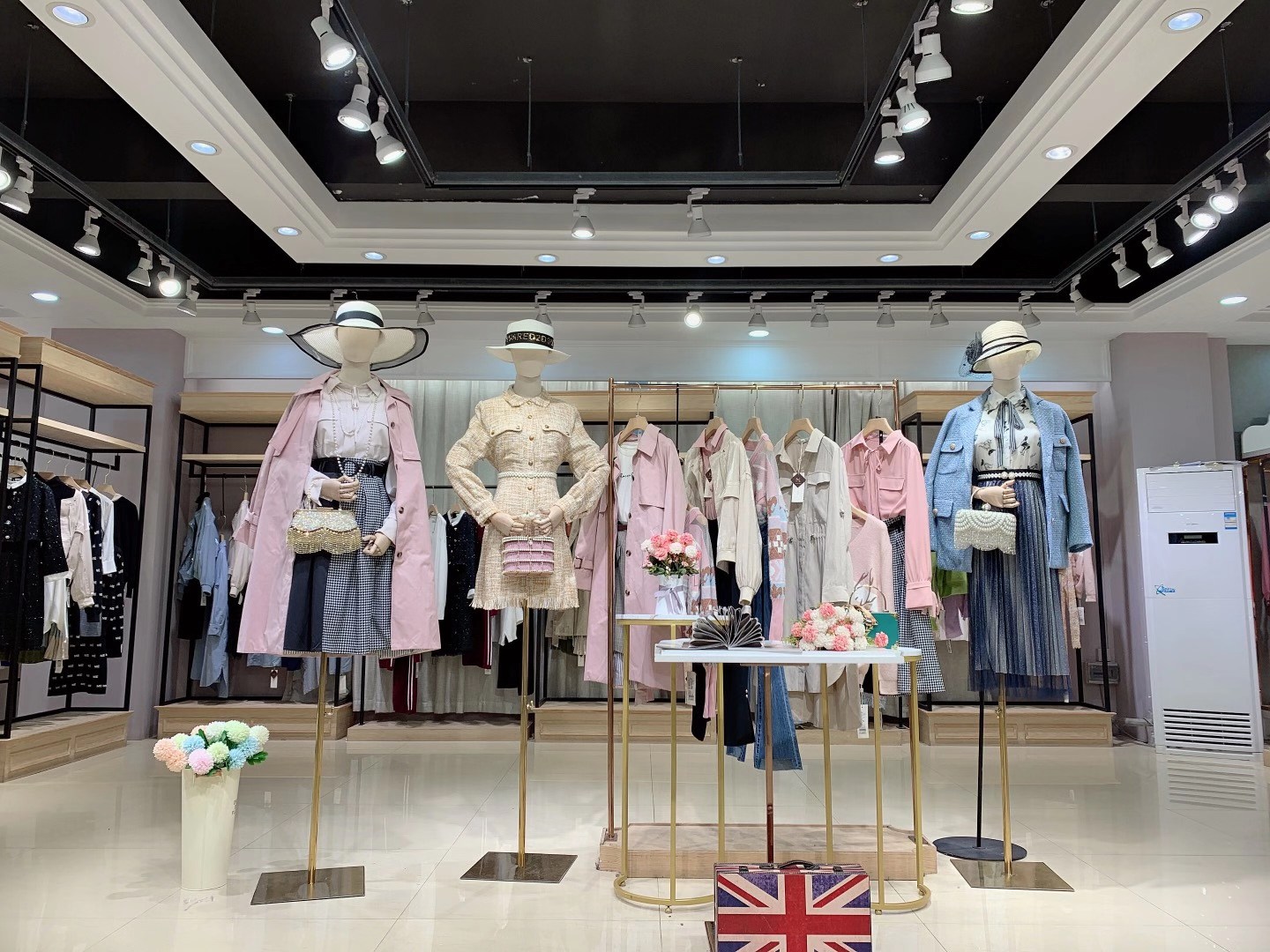 高级大牌M-edition2022名牌女装折扣进货渠道  女装尾货批发  女装库存尾货批发