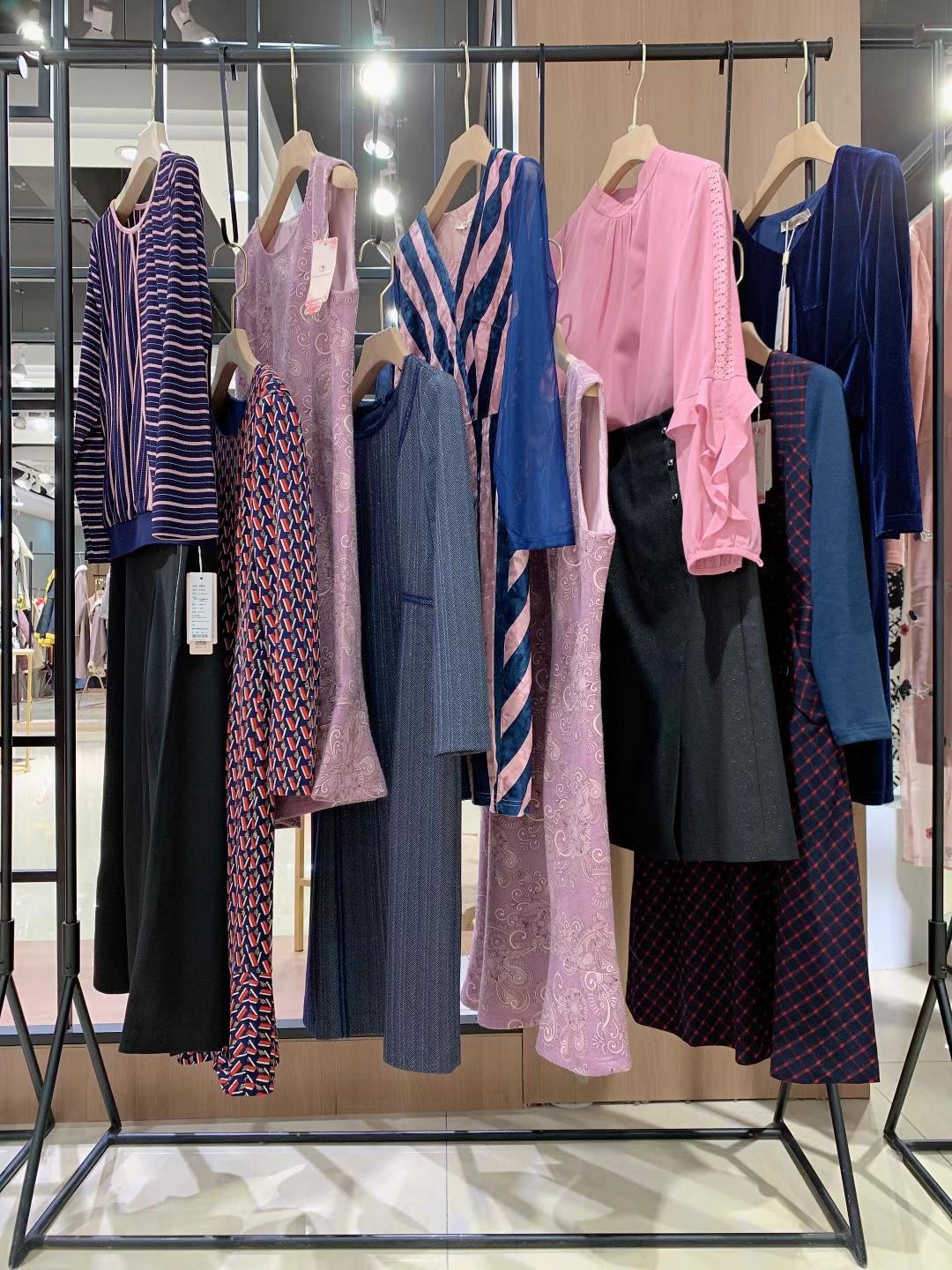 一二线品牌依蒙菲2022折扣女装库存尾货电商进货渠道  女装折扣  女装尾货批发  女装库存尾货批发