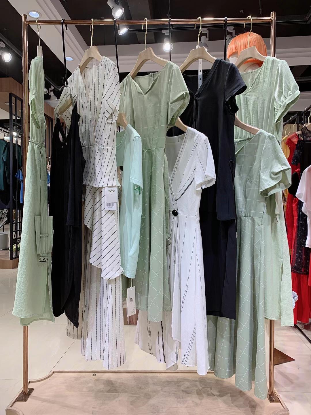 品牌女装贝银2022夏品牌女装折扣店玩会批发市场  女装尾货批发  女装库存尾货批发