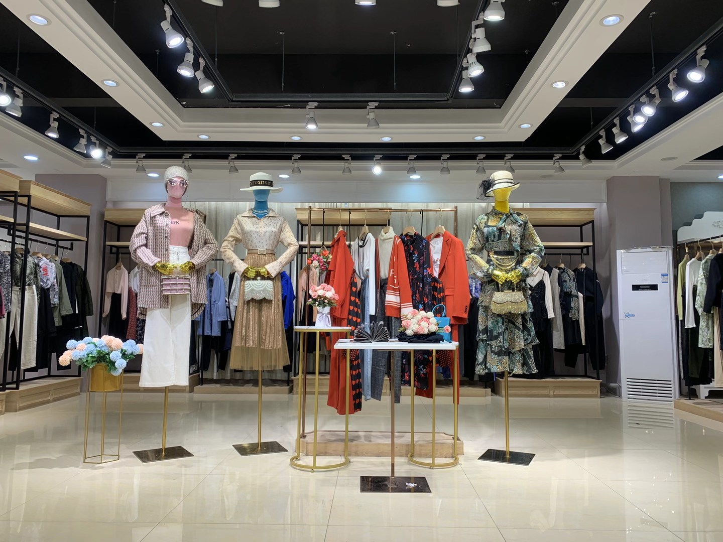 品牌 蒂梵茜 2022品牌折扣女装尾货库存打包批发供应链  女装折扣  女装尾货批发  女装库存尾货批发