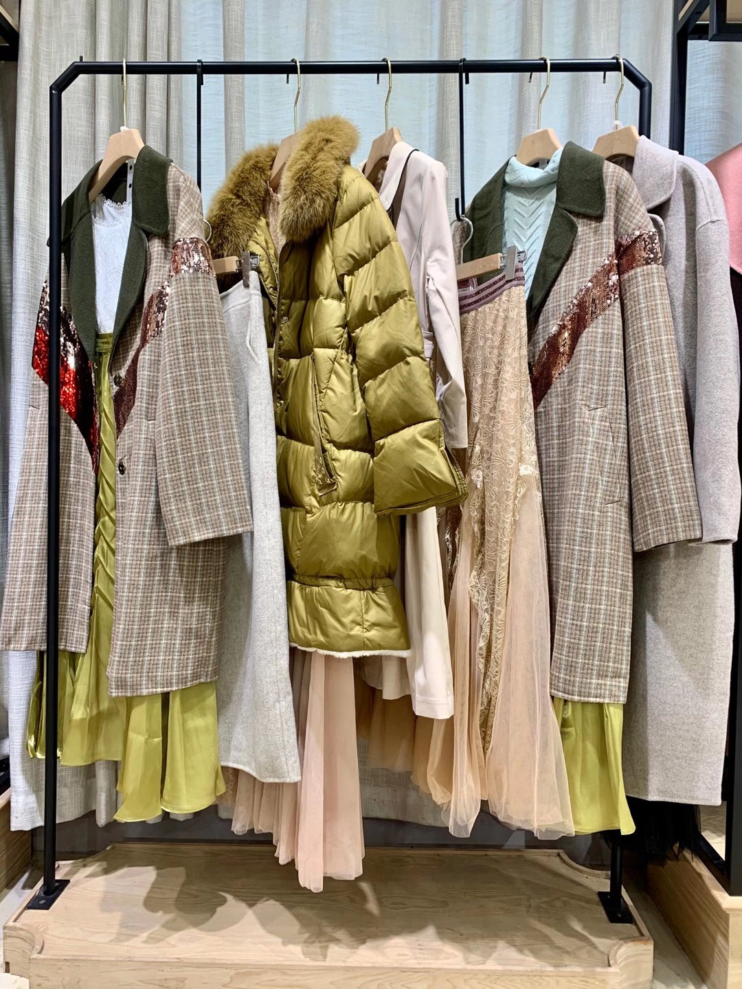 新款品牌迪骊2022品牌折扣女装尾货一手货源批发  女装折扣  女装尾货批发  女装库存尾货批发