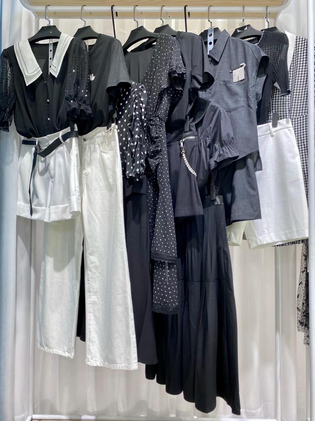 时尚品牌莫乂2022夏精品折扣女装库存尾货批发  女装折扣  女装尾货批发
