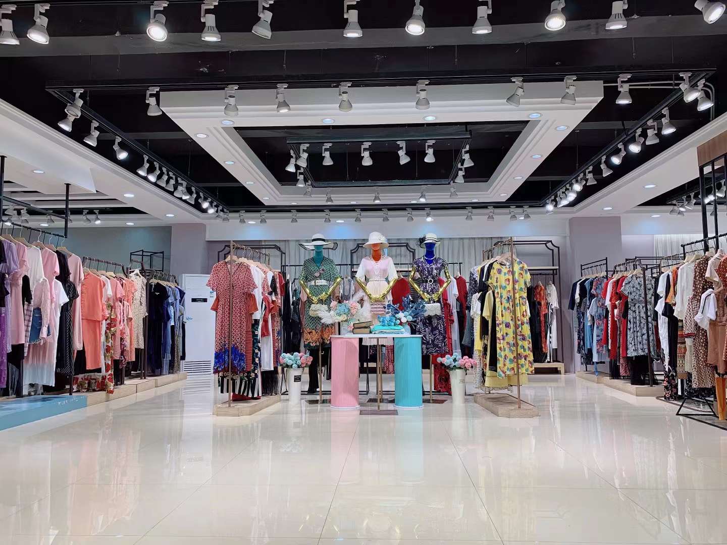 品牌黛维奈组合2022品牌折扣女装尾货库存一手货源  女装折扣  女装尾货批发  女装库存尾货批发
