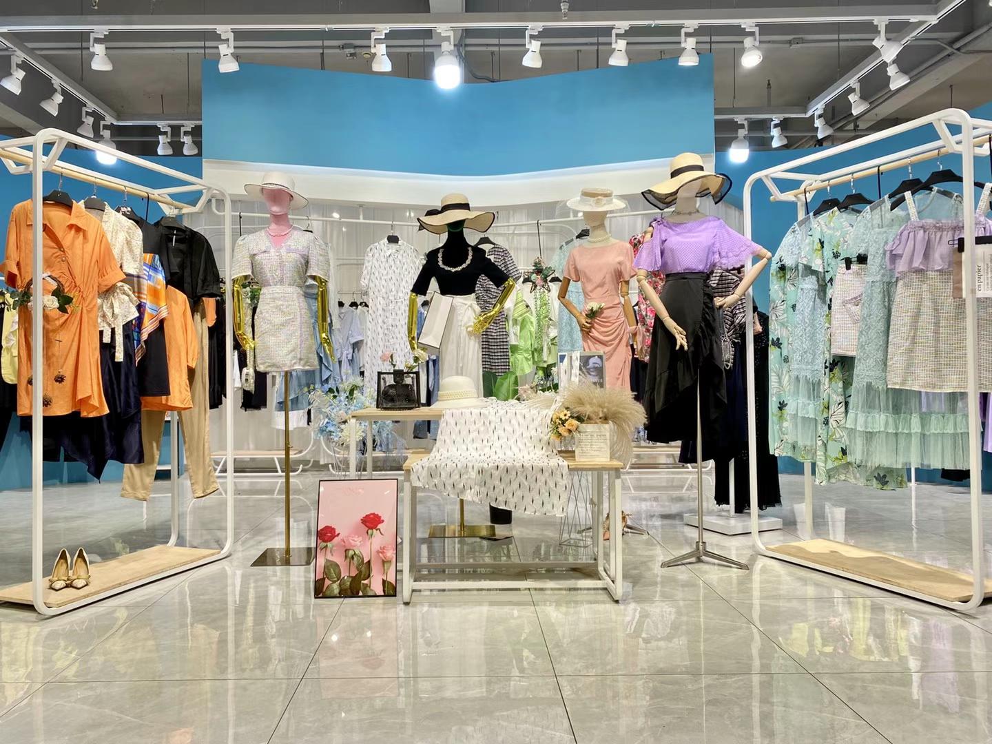 杭州高端品牌马倩2022夏知名折扣女装库存尾货批发  女装折扣  女装尾货批发