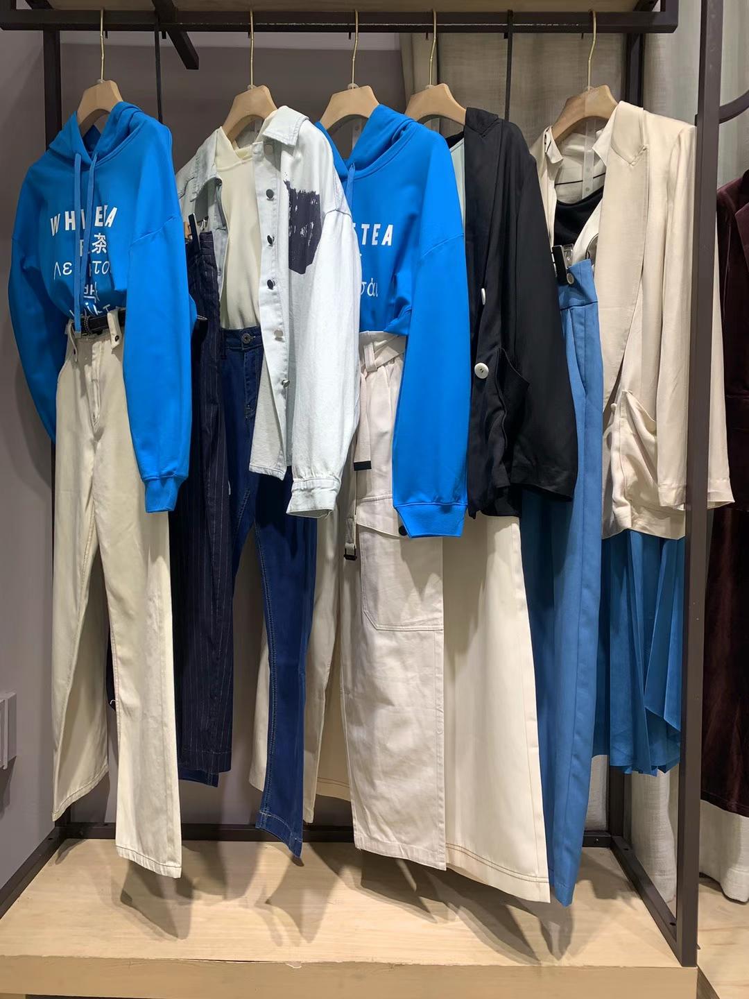 一二线品牌女装 白茶 2022折扣女装尾货一手货源批发  女装折扣  女装尾货批发  女装一手货源