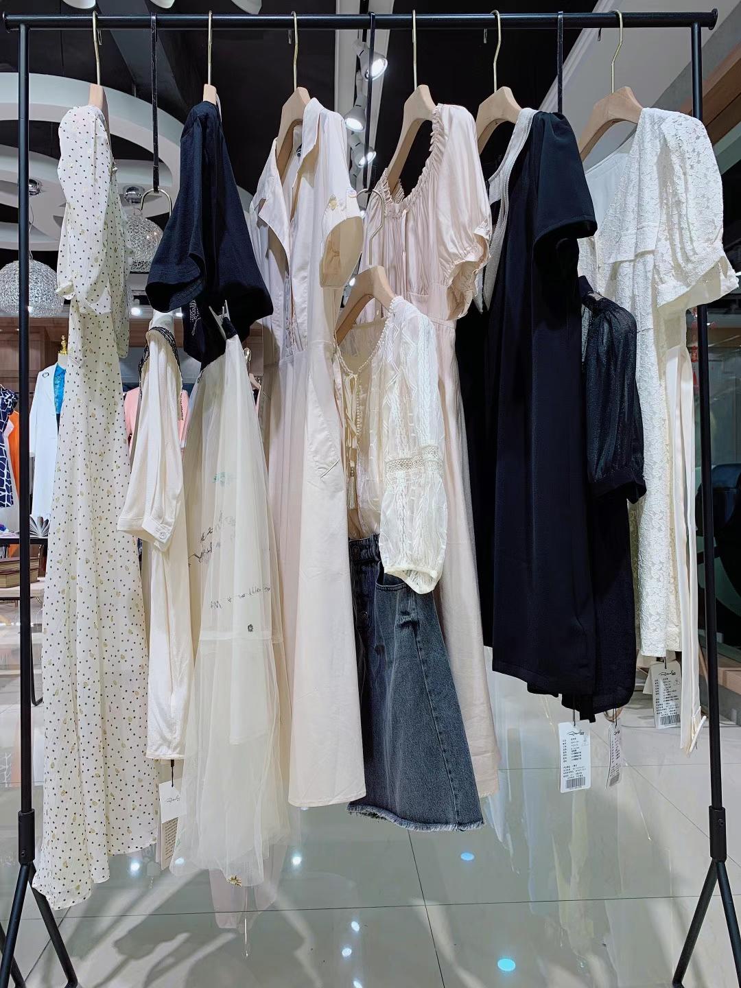 深圳设计师品牌朗斯莉2022春大牌女装折扣尾货批发  女装尾货批发  女装库存尾货批发