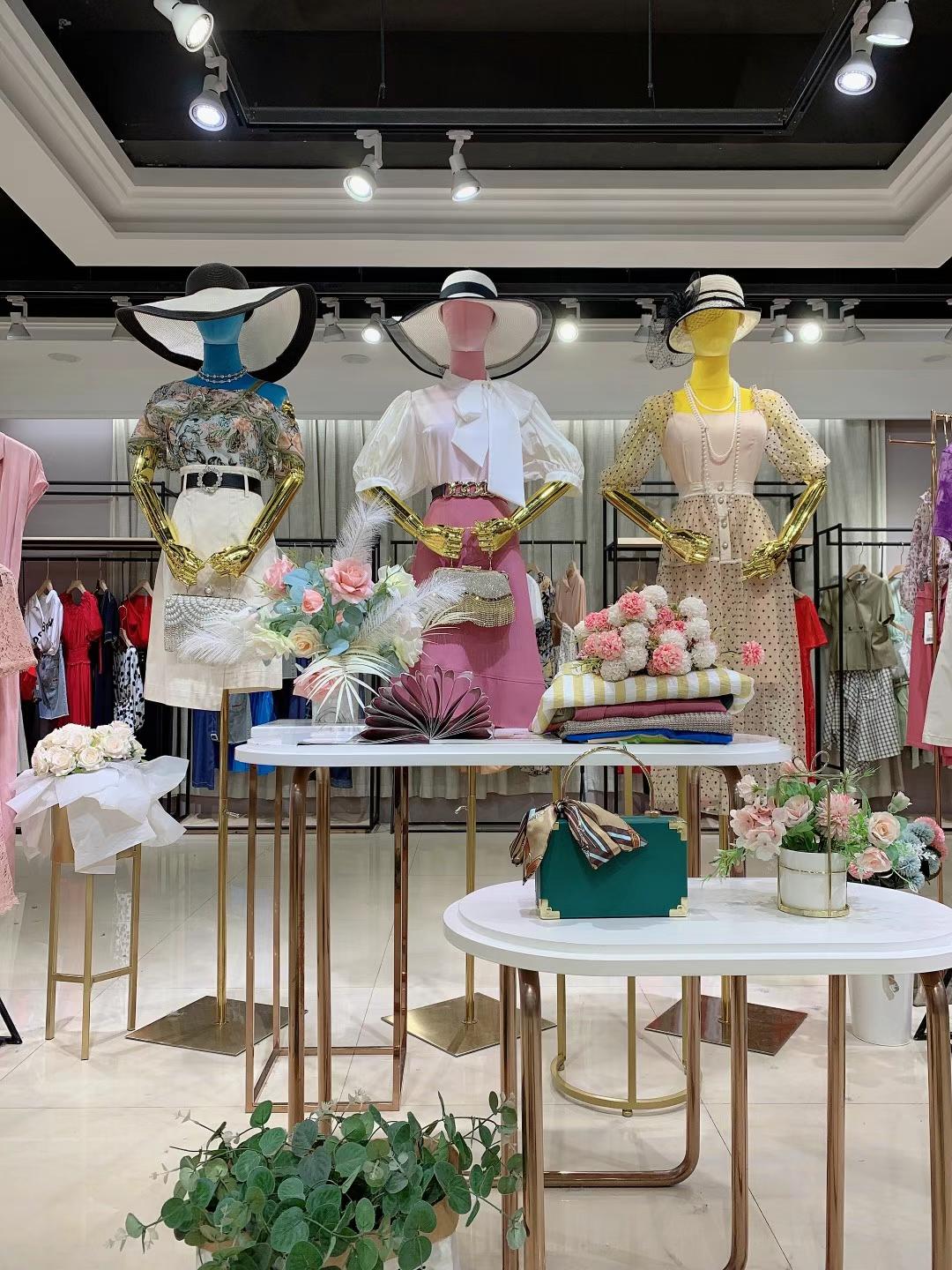 品牌三彩2022春品牌折扣女装尾货库存批发供应商  女装折扣  女装尾货批发  女装库存尾货批发