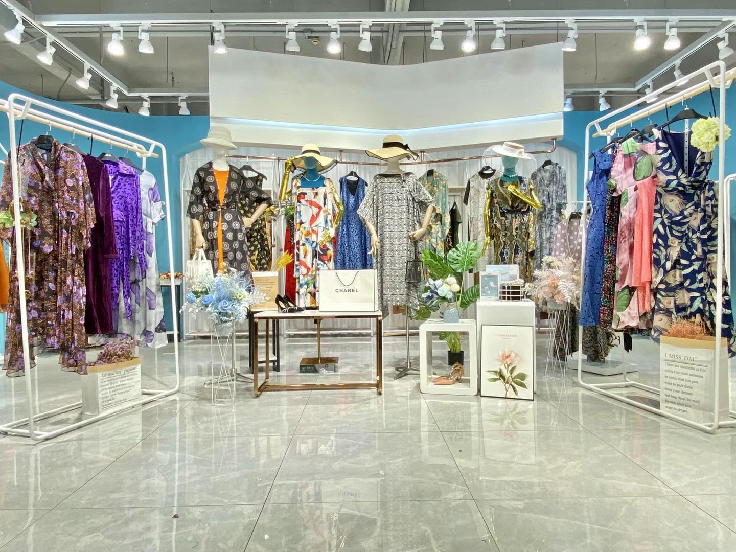 知名女装雅慕姗2022夏品牌女装库存尾货批发渠道  女装折扣  女装尾货批发