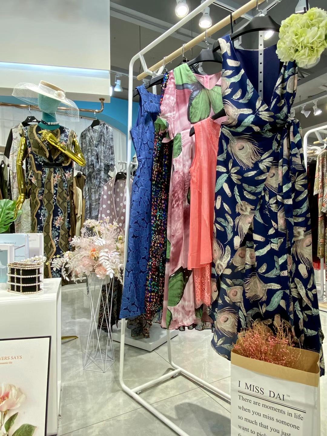知名女装雅慕姗2022夏品牌女装库存尾货批发渠道  女装折扣  女装尾货批发