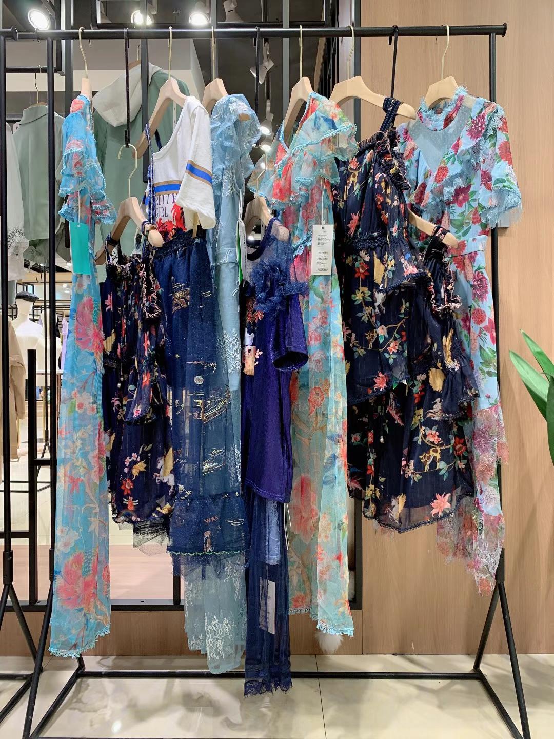 品牌马克华菲2022品牌折扣女装尾货货源批发基地  女装折扣  女装尾货批发  女装库存尾货批发