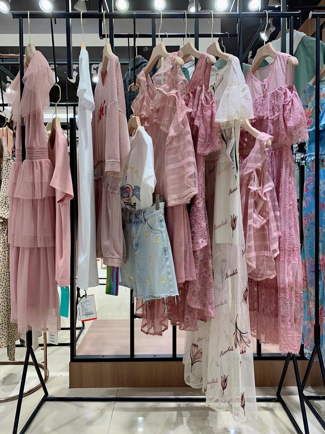 品牌马克华菲2022品牌折扣女装尾货货源批发基地  女装折扣  女装尾货批发  女装库存尾货批发