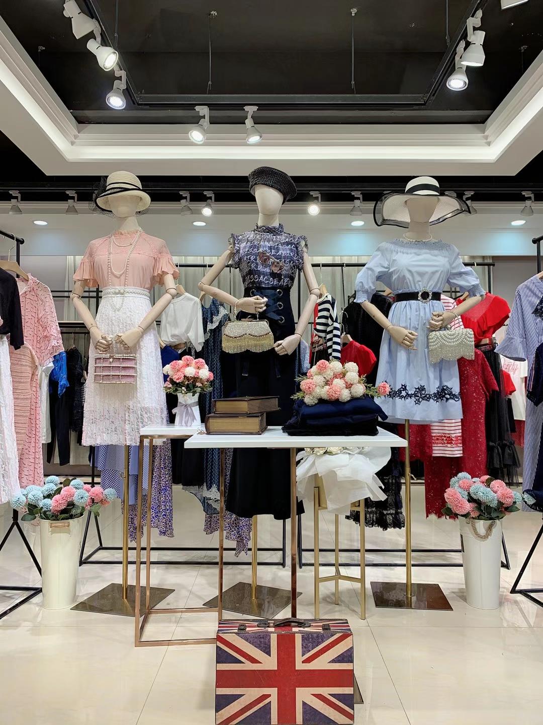 摩萨克2022大码女装品牌折扣尾货货源供应链 专柜大牌  女装折扣  女装尾货批发  女装库存尾货批发