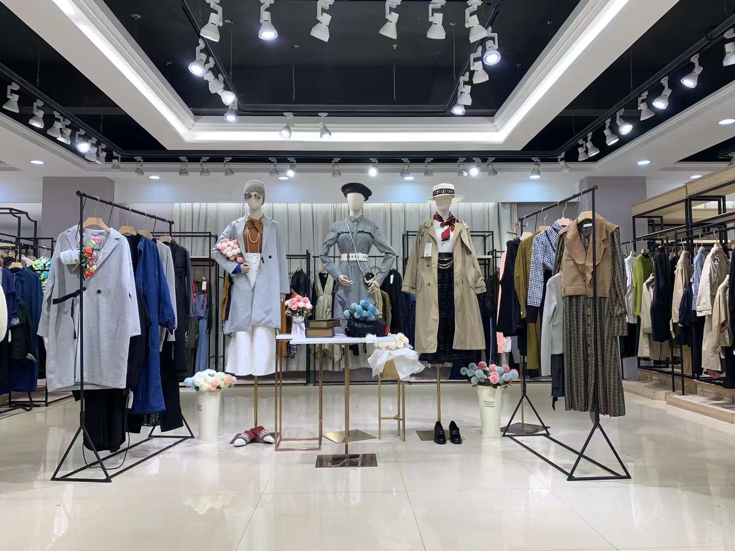 品牌RT-Retro Tomorrow2022折扣女装尾货批  女装折扣  女装尾货批发  女装库存尾货批发