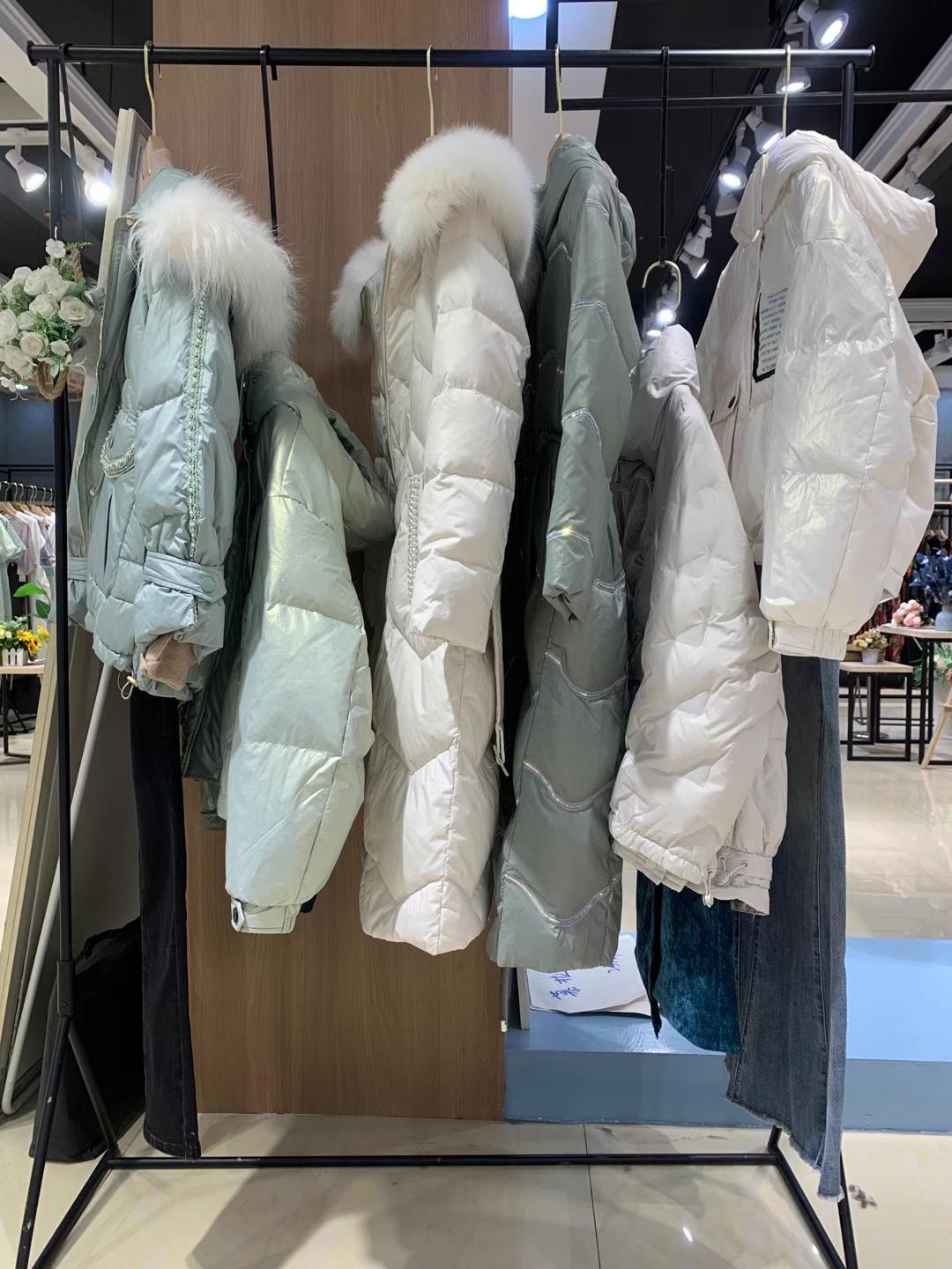 深圳时尚品牌慕拉2022秋冬女装折扣尾货一手货源批发  女装尾货批发  女装库存尾货批发