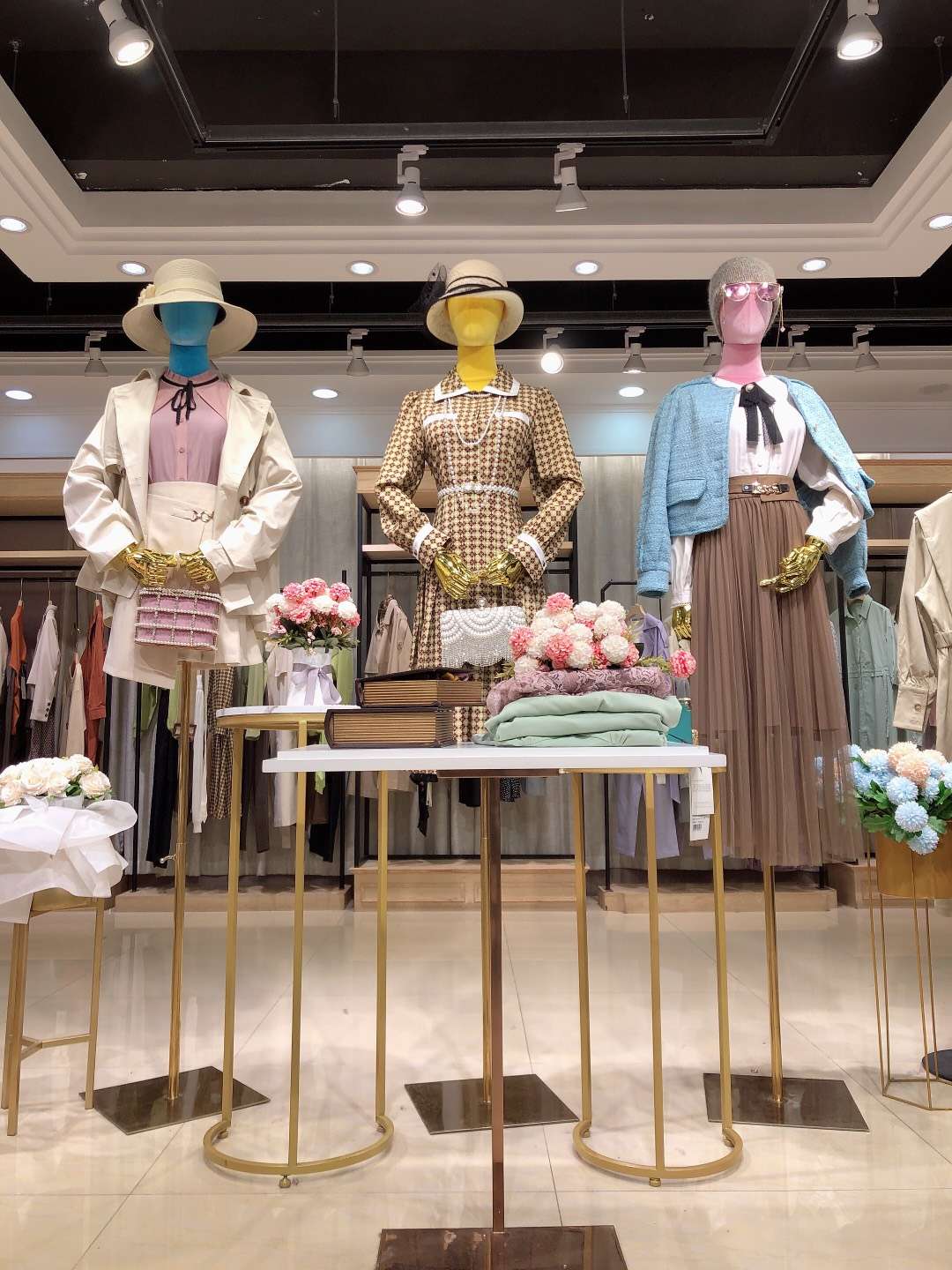 知名品牌绽然2022折扣女装尾货货源批发  女装折扣  女装尾货批发  女装库存尾货批发
