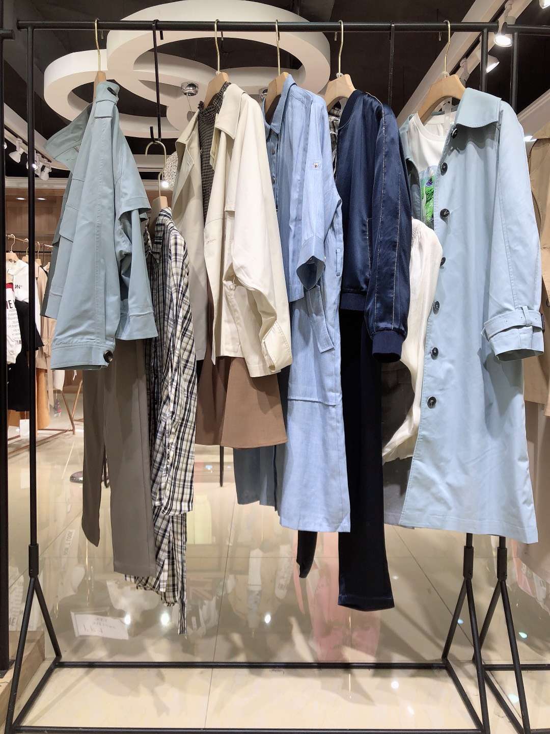 知名品牌绽然2022折扣女装尾货货源批发  女装折扣  女装尾货批发  女装库存尾货批发