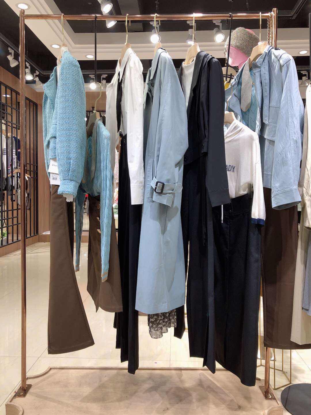 知名品牌绽然2022折扣女装尾货货源批发  女装折扣  女装尾货批发  女装库存尾货批发