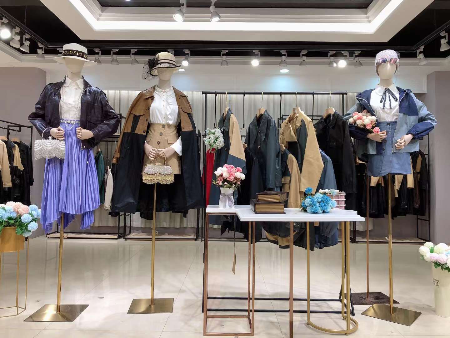 意大利品牌小CK皮衣2022品牌折扣女装工厂货源批发  女装折扣  女装尾货批发  女装库存尾货批发