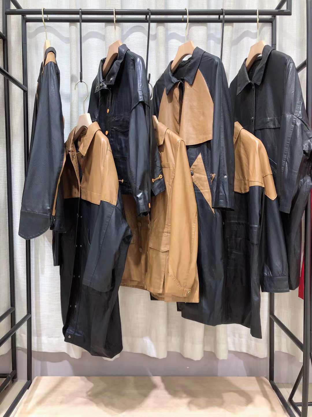 意大利品牌小CK皮衣2022品牌折扣女装工厂货源批发  女装折扣  女装尾货批发  女装库存尾货批发