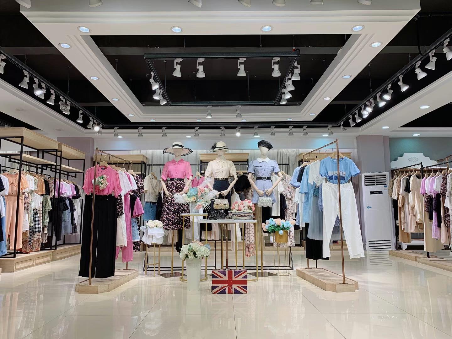 一二线大牌朗斯莉2022夏折扣女装库存尾货一手货源批发  女装折扣  女装尾货批发  女装库存尾货批发