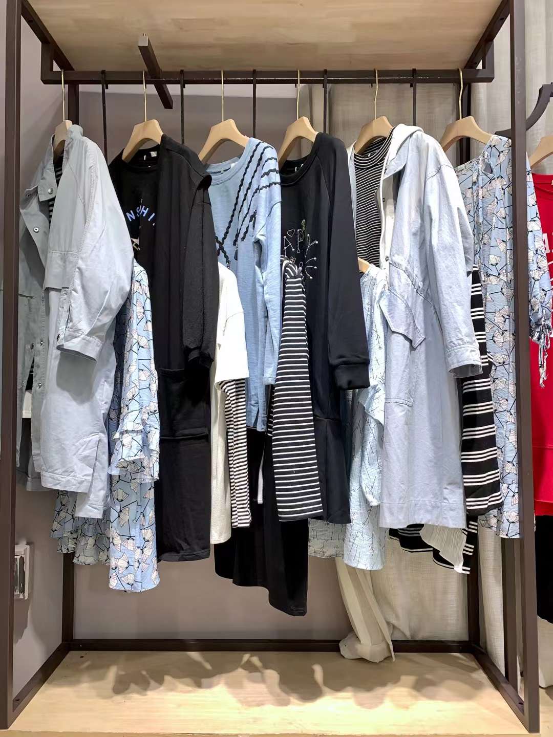 高端品牌歌悦2022春品牌女装折扣店尾货电商进货渠道  女装尾货批发  女装库存尾货批发